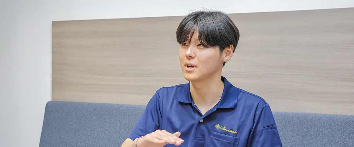 インタビューを受けるY.Yさん