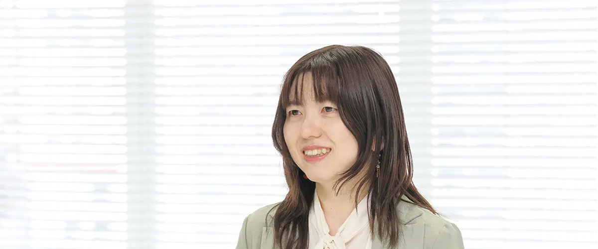インタビューを受けるK.Mさん